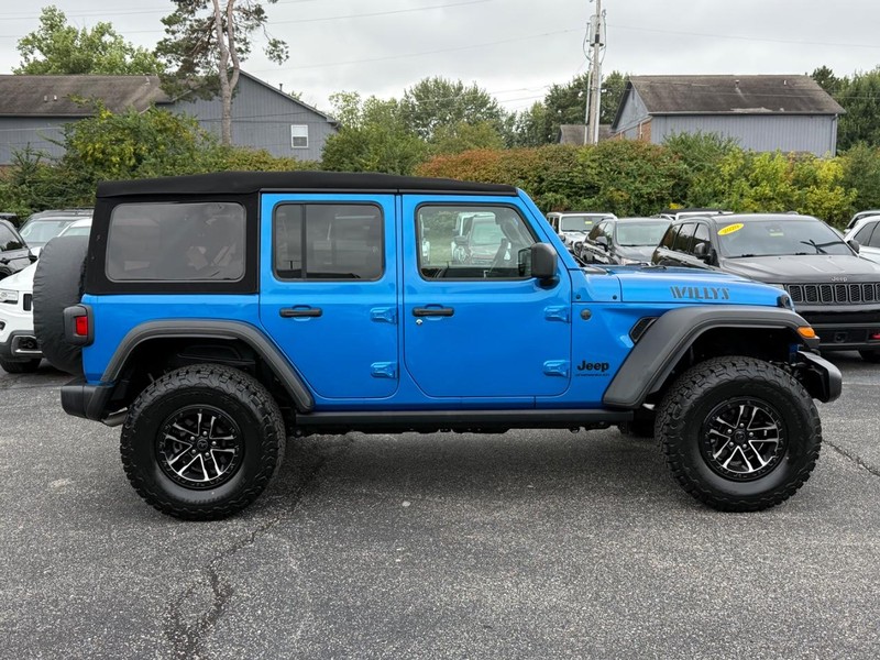 Jeep Wrangler Vehicle Image 02