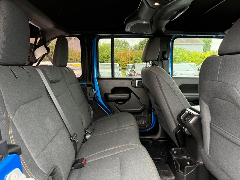 Jeep Wrangler Vehicle Image 10