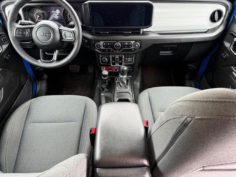 Jeep Wrangler Vehicle Image 11