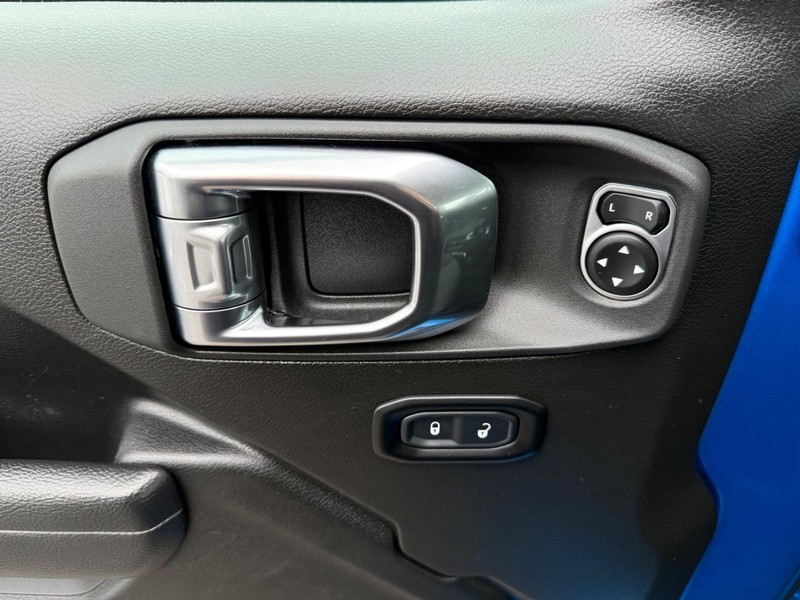 Jeep Wrangler Vehicle Image 24