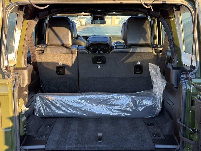 Jeep Wrangler Vehicle Image 07