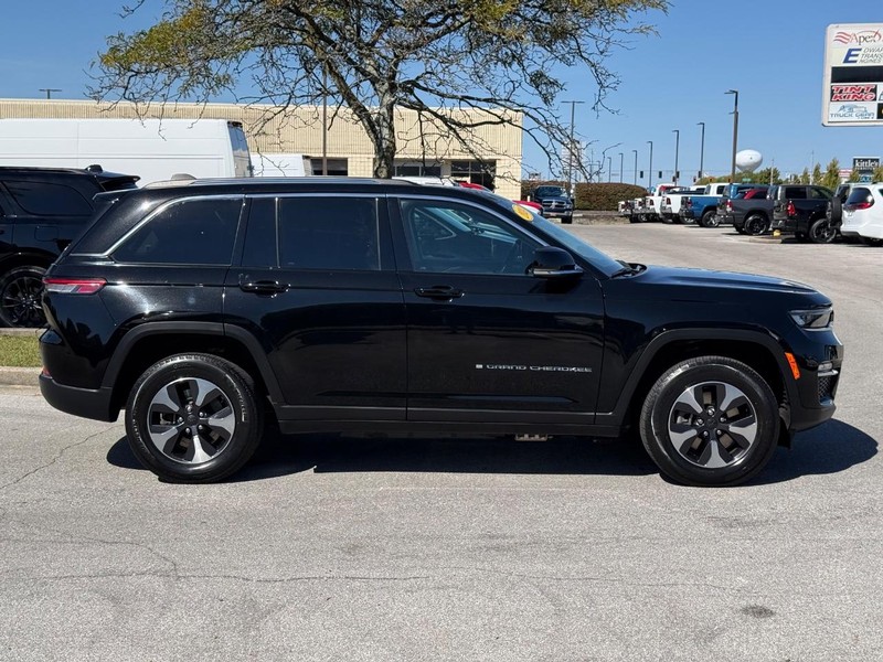 Jeep Grand Cherokee 4xe Vehicle Image 02