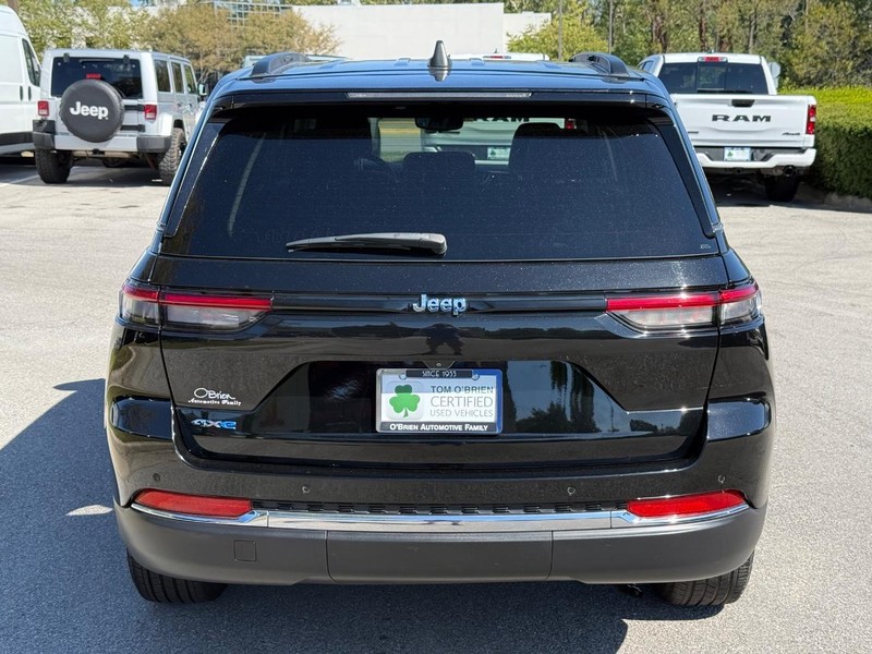 Jeep Grand Cherokee 4xe Vehicle Image 04