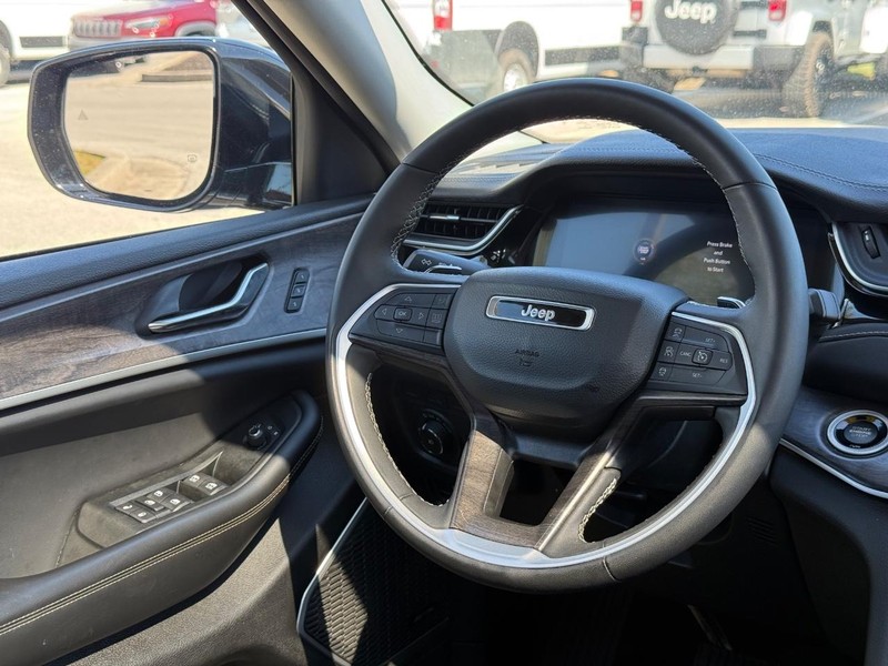 Jeep Grand Cherokee 4xe Vehicle Image 14