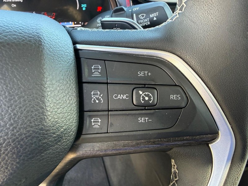 Jeep Grand Cherokee 4xe Vehicle Image 16