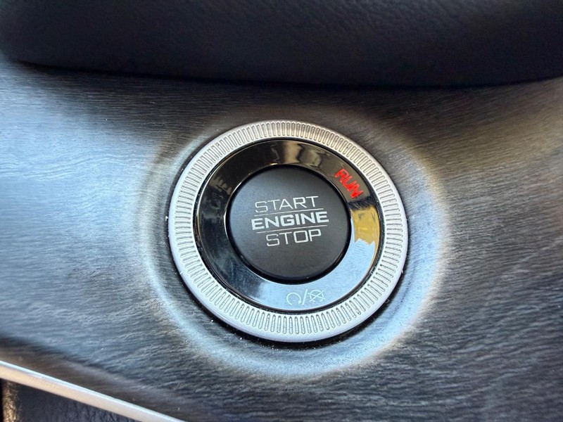 Jeep Grand Cherokee 4xe Vehicle Image 17