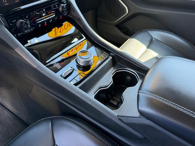 Jeep Grand Cherokee 4xe Vehicle Image 22