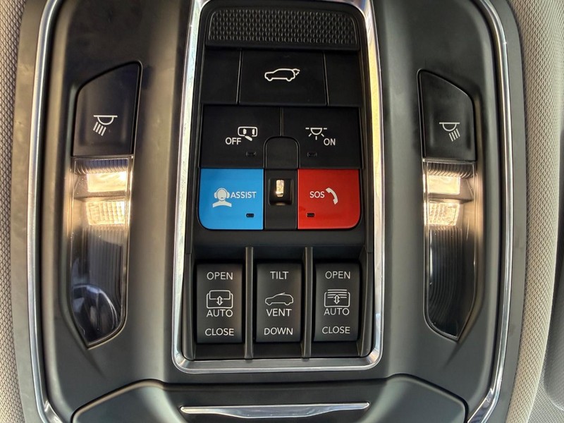Jeep Grand Cherokee 4xe Vehicle Image 24