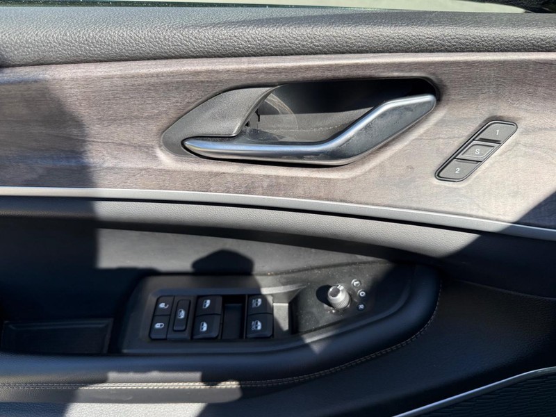 Jeep Grand Cherokee 4xe Vehicle Image 27