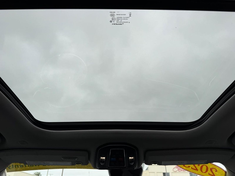 Jeep Grand Cherokee 4xe Vehicle Image 12
