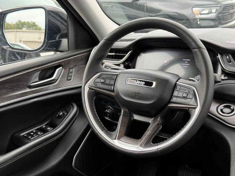 Jeep Grand Cherokee 4xe Vehicle Image 14