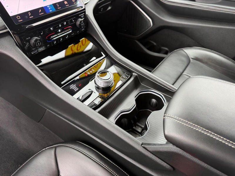 Jeep Grand Cherokee 4xe Vehicle Image 22