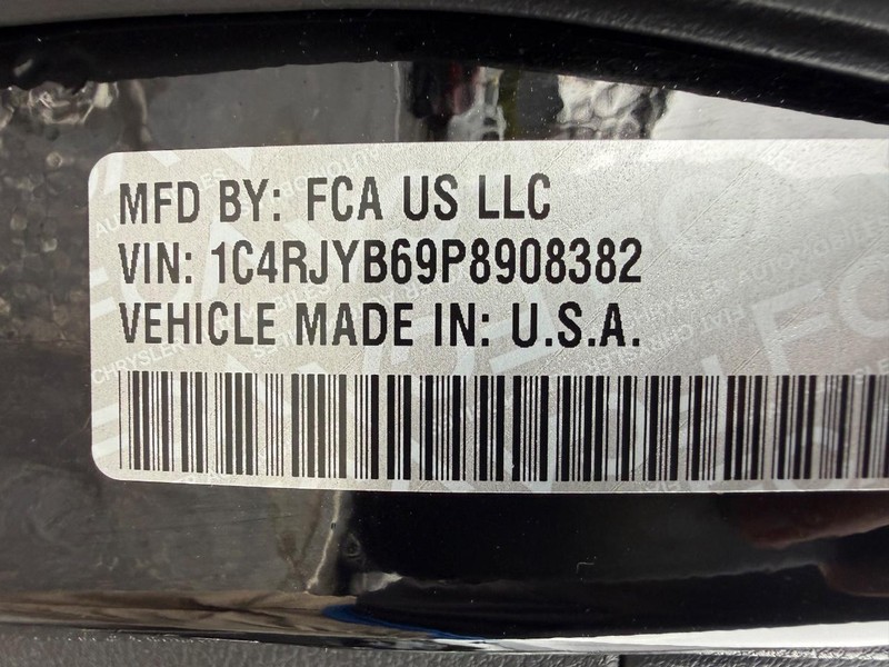 Jeep Grand Cherokee 4xe Vehicle Image 29