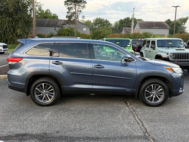 Toyota Highlander Vehicle Image 02