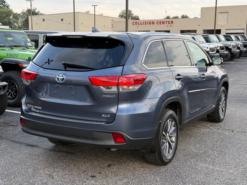 Toyota Highlander Vehicle Image 03