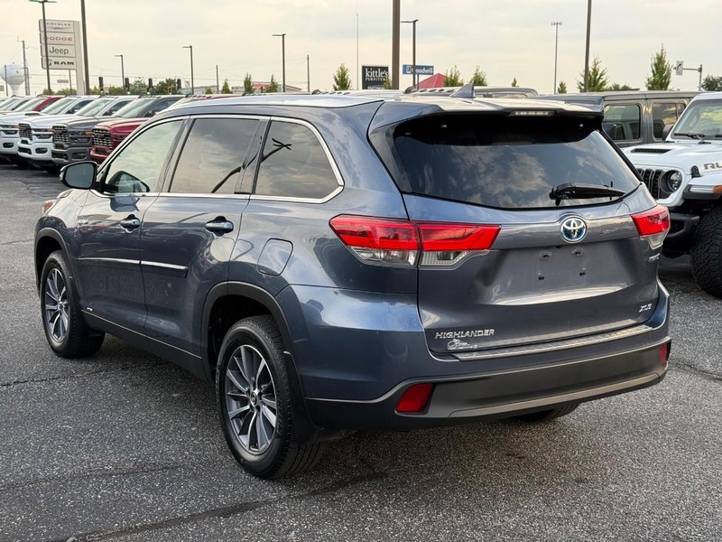 Toyota Highlander Vehicle Image 05