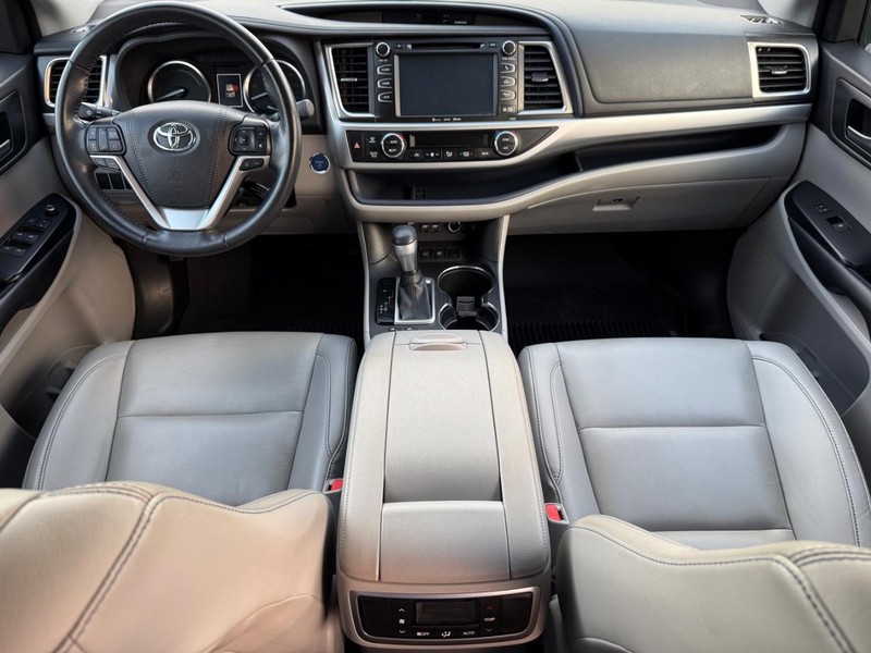 Toyota Highlander Vehicle Image 13