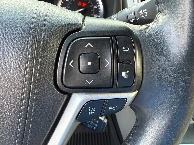 Toyota Highlander Vehicle Image 16