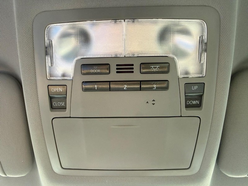 Toyota Highlander Vehicle Image 23
