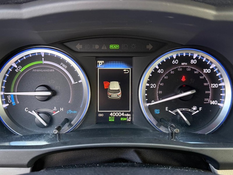 Toyota Highlander Vehicle Image 24