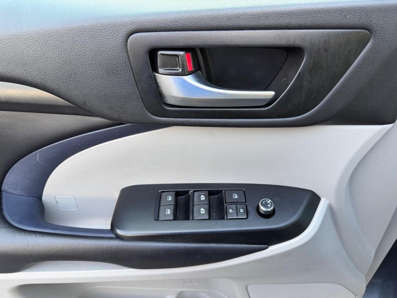 Toyota Highlander Vehicle Image 26