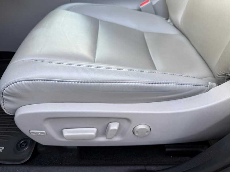 Toyota Highlander Vehicle Image 27