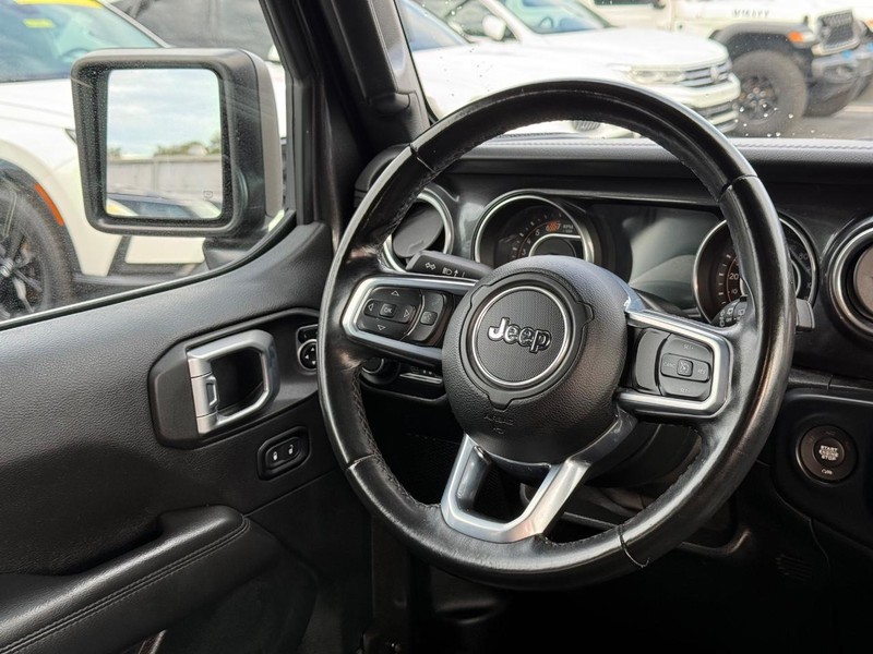 Jeep Wrangler Unlimited Vehicle Image 12