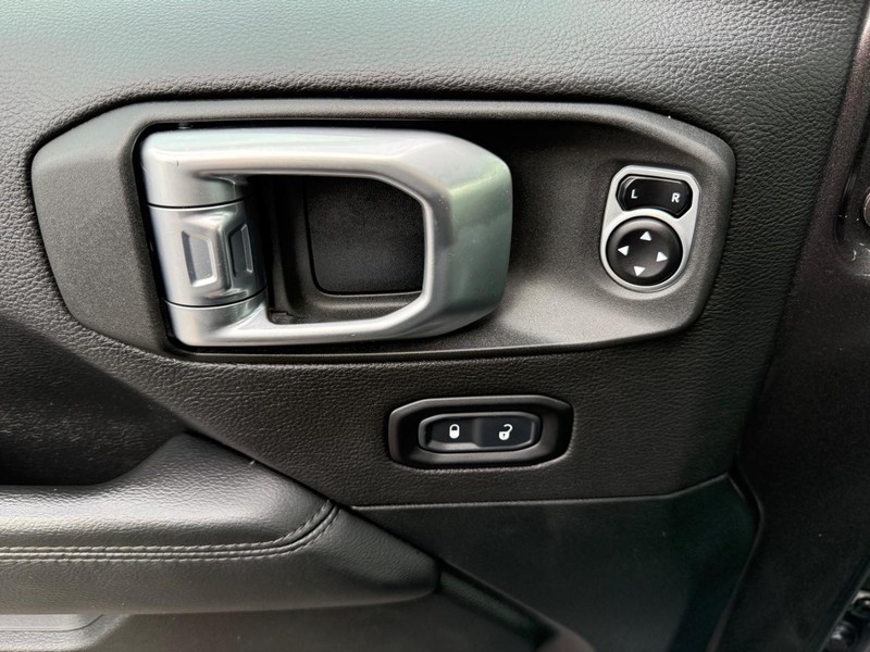 Jeep Wrangler Unlimited Vehicle Image 23