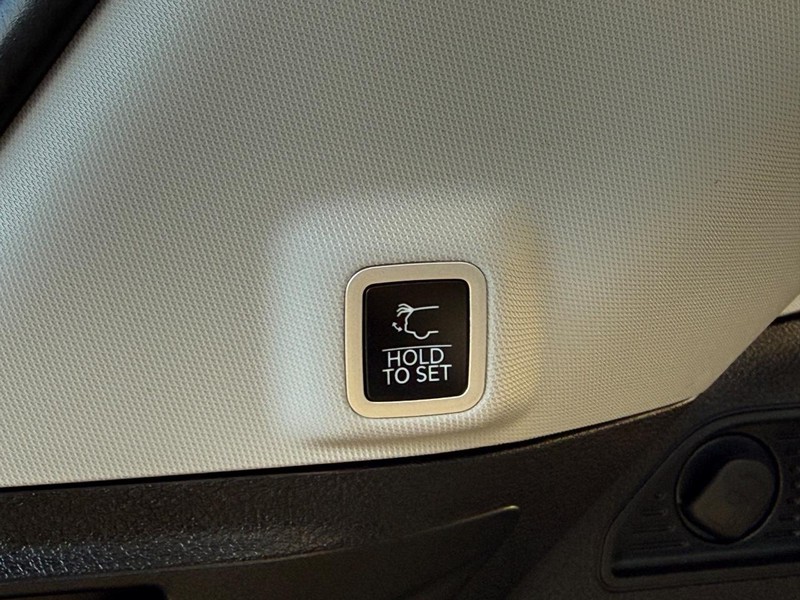 Jeep Grand Cherokee 4xe Vehicle Image 08