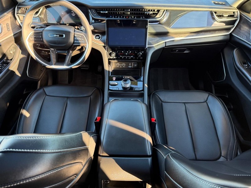 Jeep Grand Cherokee 4xe Vehicle Image 13