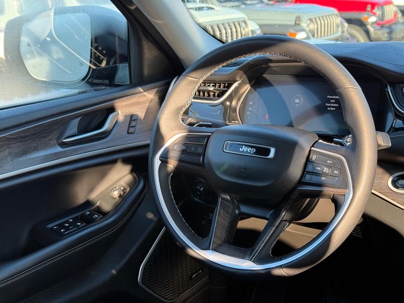 Jeep Grand Cherokee 4xe Vehicle Image 14