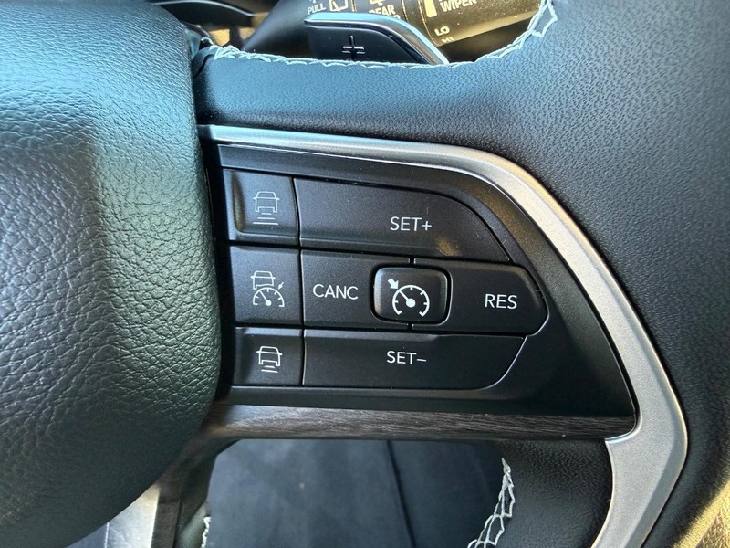Jeep Grand Cherokee 4xe Vehicle Image 16