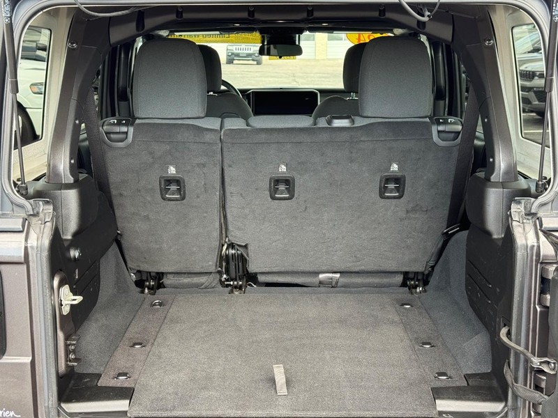 Jeep Wrangler Vehicle Image 07