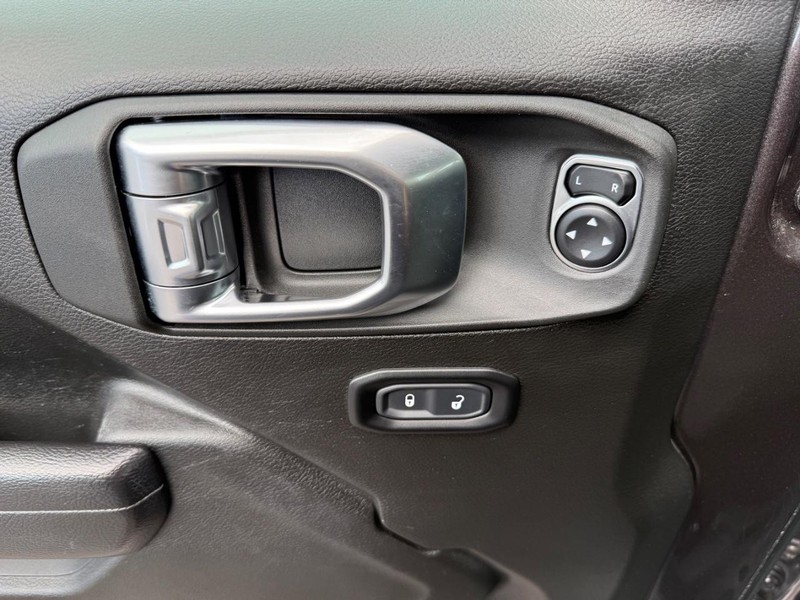 Jeep Wrangler Vehicle Image 23