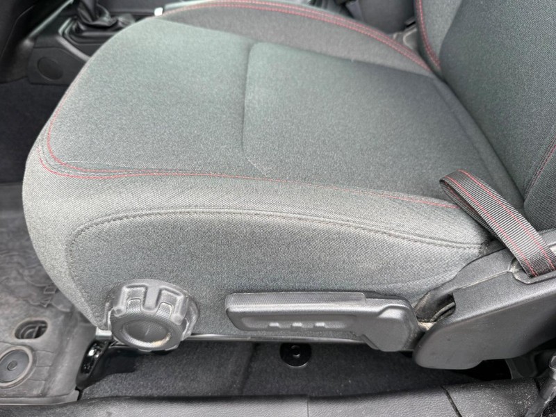 Jeep Wrangler Vehicle Image 24
