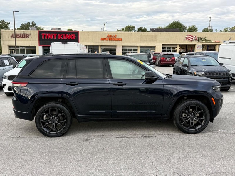 Jeep Grand Cherokee 4xe Vehicle Image 02