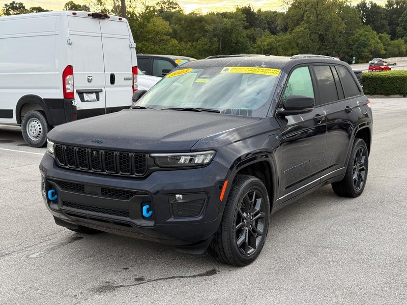 Jeep Grand Cherokee 4xe Vehicle Image 09