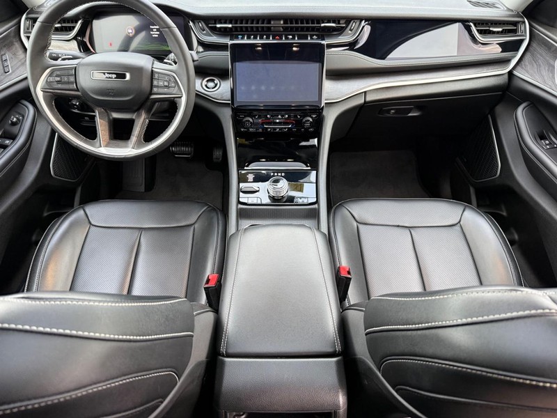 Jeep Grand Cherokee 4xe Vehicle Image 13