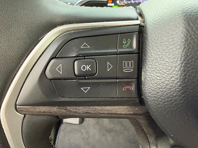 Jeep Grand Cherokee 4xe Vehicle Image 15