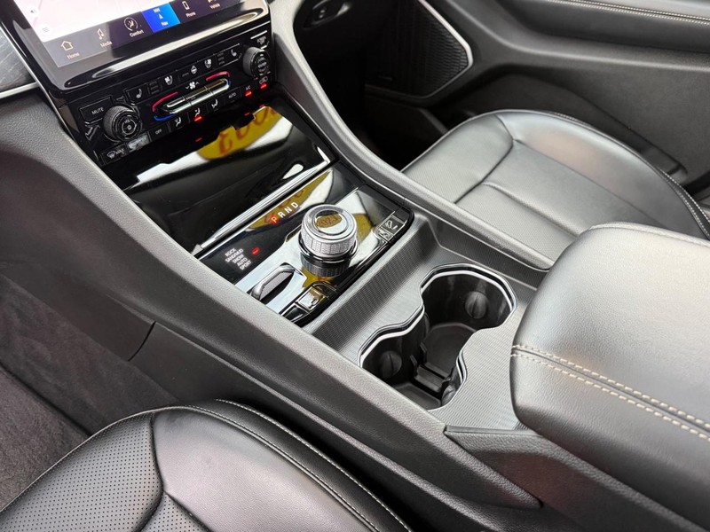 Jeep Grand Cherokee 4xe Vehicle Image 22