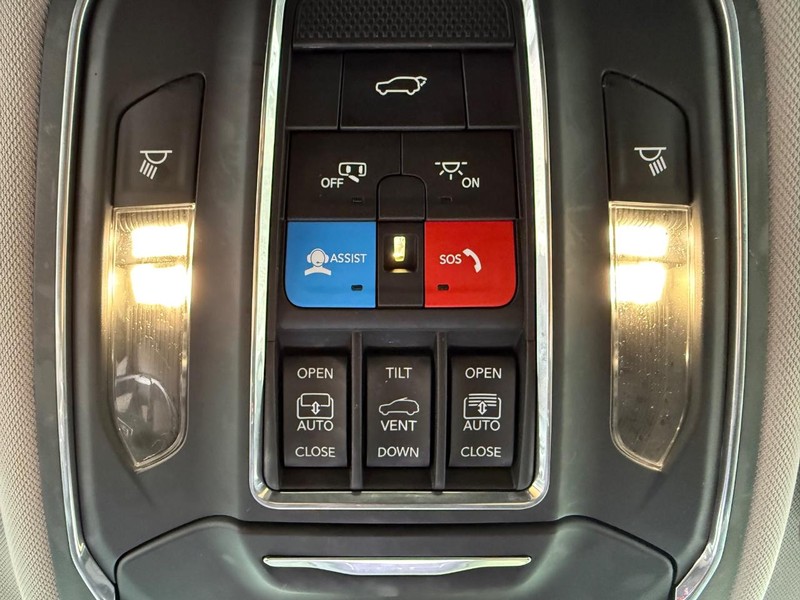 Jeep Grand Cherokee 4xe Vehicle Image 24