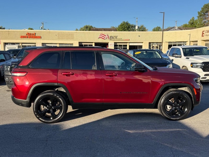 Jeep Grand Cherokee Vehicle Image 02
