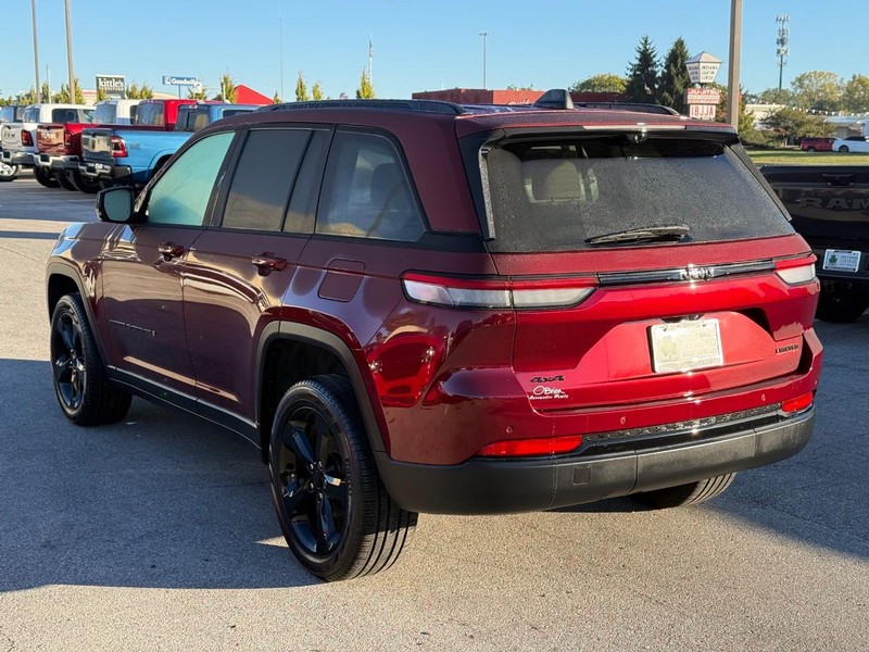 Jeep Grand Cherokee Vehicle Image 05