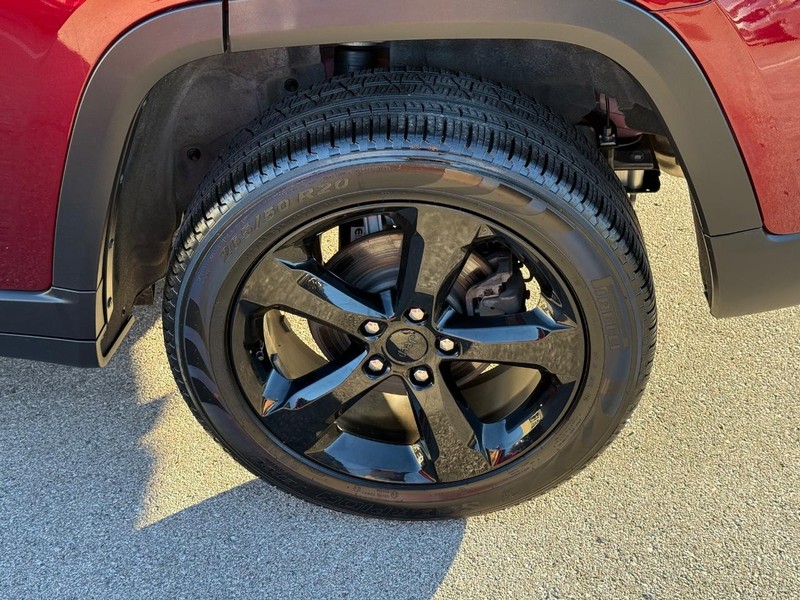 Jeep Grand Cherokee Vehicle Image 06
