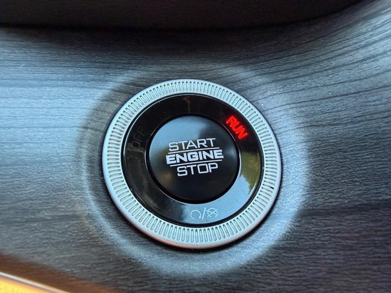 Jeep Grand Cherokee Vehicle Image 17