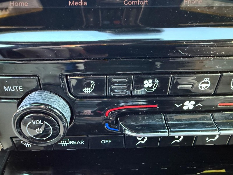 Jeep Grand Cherokee Vehicle Image 18