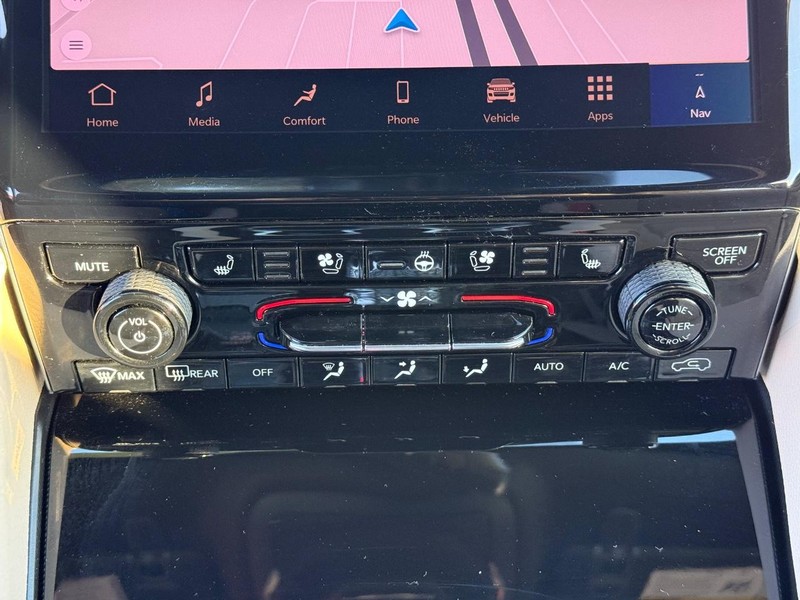 Jeep Grand Cherokee Vehicle Image 21