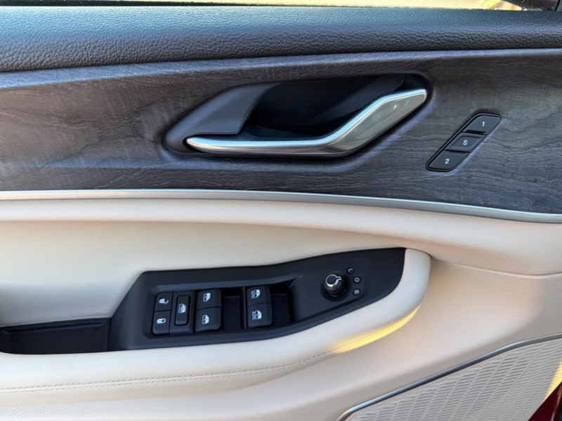 Jeep Grand Cherokee Vehicle Image 27