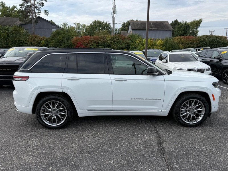 Jeep Grand Cherokee Vehicle Image 02