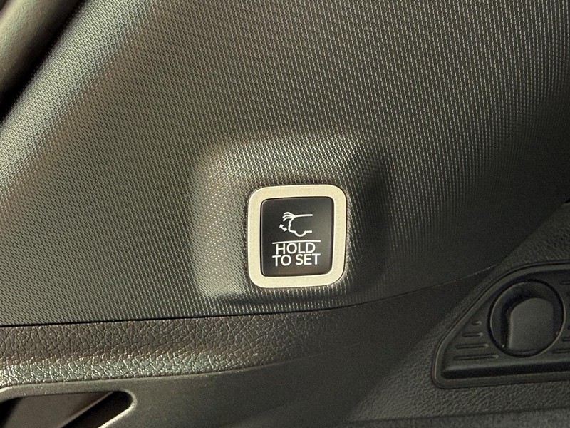 Jeep Grand Cherokee Vehicle Image 08